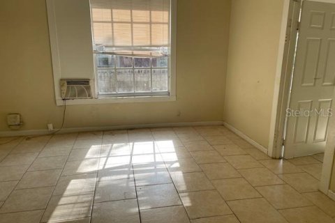 House in Tampa, Florida 4 bedrooms, 132.66 sq.m. № 1766038 - photo 8