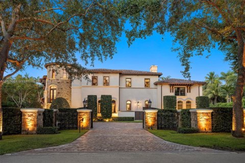 House in Pinecrest, Florida 7 bedrooms, 1067.73 sq.m. № 1961297 - photo 8
