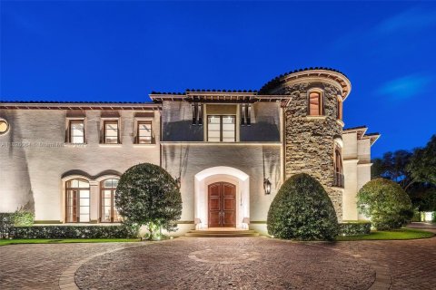 House in Pinecrest, Florida 7 bedrooms, 1067.73 sq.m. № 1961297 - photo 2