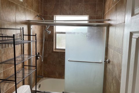Condo in Hollywood, Florida, 2 bedrooms  № 1161733 - photo 1