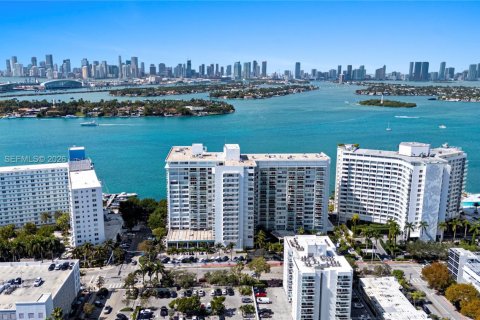 Copropriété à louer à Miami Beach, Floride: 1 chambre, 79.15 m2 № 2045965 - photo 2