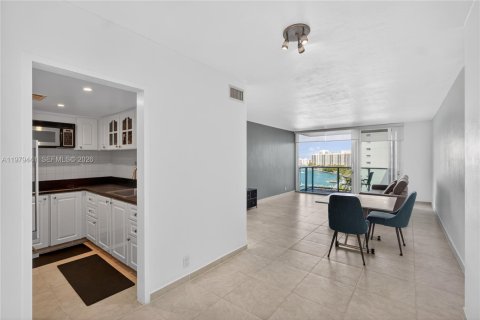 Copropriété à louer à Miami Beach, Floride: 1 chambre, 79.15 m2 № 2045965 - photo 14