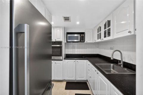 Copropriété à louer à Miami Beach, Floride: 1 chambre, 79.15 m2 № 2045965 - photo 9