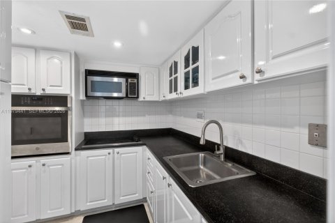 Copropriété à louer à Miami Beach, Floride: 1 chambre, 79.15 m2 № 2045965 - photo 10