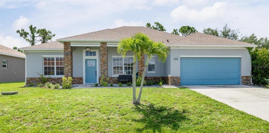 House in Port Charlotte, Florida 3 bedrooms, 234.3 sq.m. № 1810671