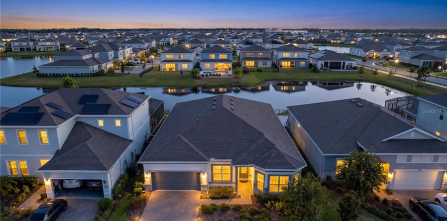 Villa ou maison à 100 LAS OLAS à Orlando, Floride 4 chambres, 274.15 m2 № 2329775