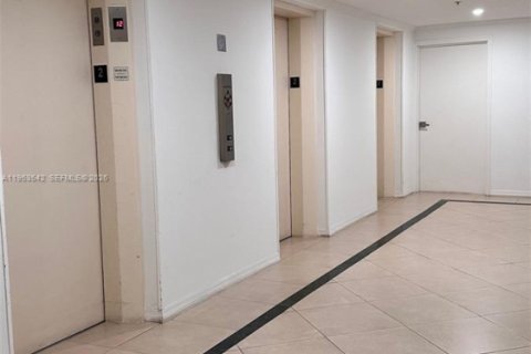 Condominio en alquiler en Miami, Florida, 1 dormitorio, 73.11 m2 № 2008025 - foto 19