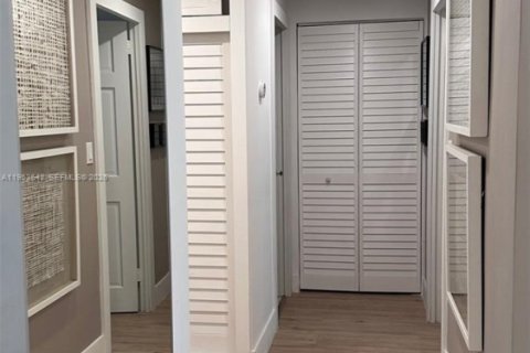 Condominio en alquiler en Miami, Florida, 1 dormitorio, 73.11 m2 № 2008025 - foto 15