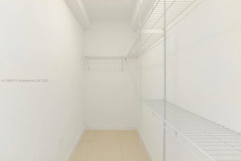 Снять в аренду квартиру в Хомстед, Флорида 2 спальни, 109.16м2, № 1964957 - фото 9