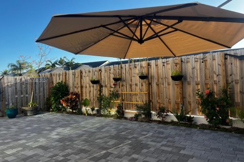 Townhouse in Homestead, Florida 4 bedrooms, 166.3 sq.m. № 2057313 - photo 10