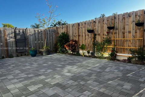 Townhouse in Homestead, Florida 4 bedrooms, 166.3 sq.m. № 2057313 - photo 9