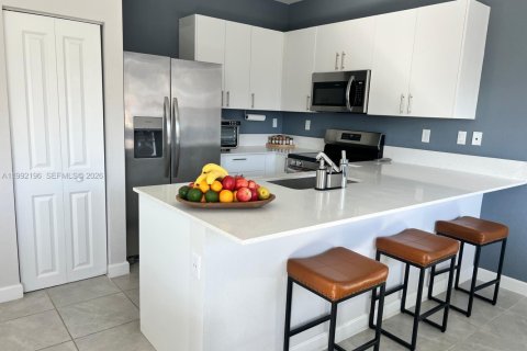 Townhouse in Homestead, Florida 4 bedrooms, 166.3 sq.m. № 2057313 - photo 2