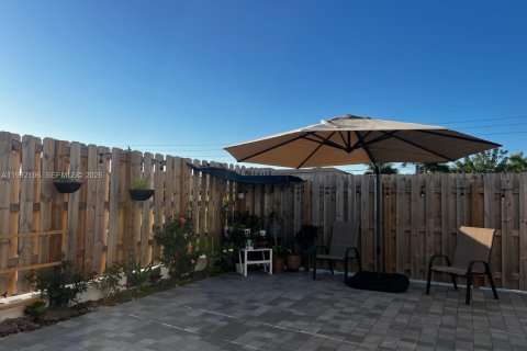 Townhouse in Homestead, Florida 4 bedrooms, 166.3 sq.m. № 2057313 - photo 8