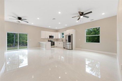 House in Port Charlotte, Florida 3 bedrooms, 147.99 sq.m. № 1590518 - photo 3