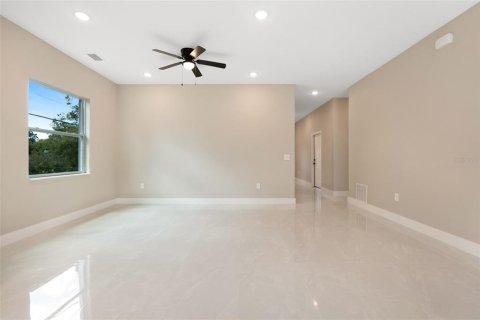 House in Port Charlotte, Florida 3 bedrooms, 147.99 sq.m. № 1590518 - photo 5