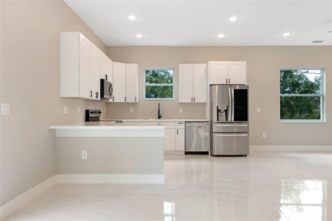 House in Port Charlotte, Florida 3 bedrooms, 147.99 sq.m. № 1590518 - photo 10