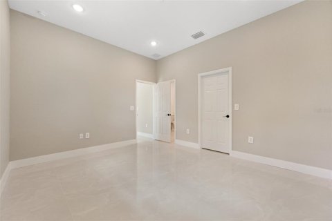 House in Port Charlotte, Florida 3 bedrooms, 147.99 sq.m. № 1590518 - photo 15