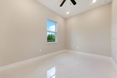 House in Port Charlotte, Florida 3 bedrooms, 147.99 sq.m. № 1590518 - photo 21