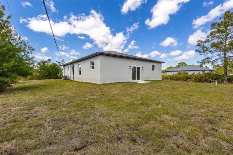 House in Port Charlotte, Florida 3 bedrooms, 147.99 sq.m. № 1590518 - photo 26