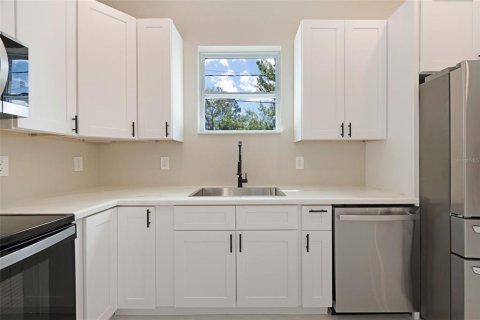 House in Port Charlotte, Florida 3 bedrooms, 147.99 sq.m. № 1590518 - photo 9