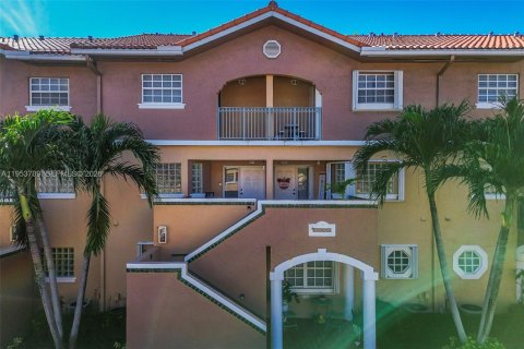 Condominio en Miami, Florida, 2 dormitorios  № 2008257