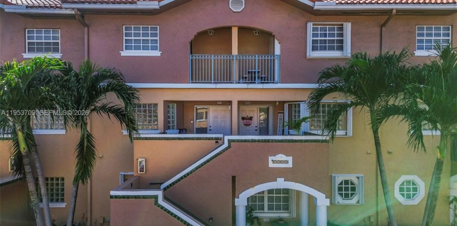 Condominio en Miami, Florida, 2 dormitorios  № 2008257