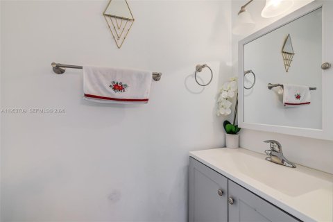 Condominio en venta en Miami, Florida, 2 dormitorios, 125.42 m2 № 2008257 - foto 11