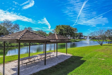 Condominio en venta en Miami, Florida, 2 dormitorios, 125.42 m2 № 2008257 - foto 30