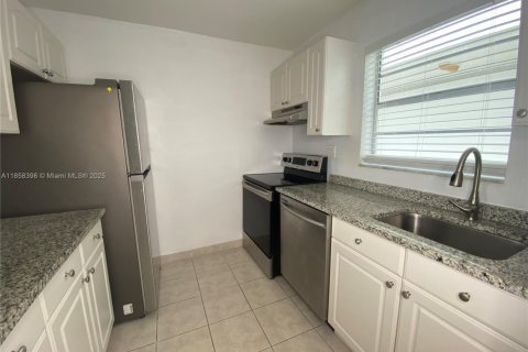 Appartement à louer à Margate, Floride: 1 chambre, 63.17 m2 № 1889389 - photo 2