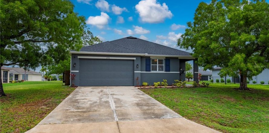 House in Punta Gorda, Florida 4 bedrooms, 181.81 sq.m. № 2216997