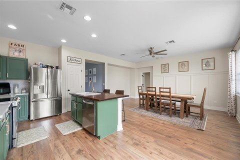 House in Punta Gorda, Florida 4 bedrooms, 181.81 sq.m. № 2216997 - photo 12