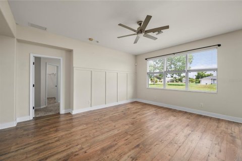 House in Punta Gorda, Florida 4 bedrooms, 181.81 sq.m. № 2216997 - photo 18