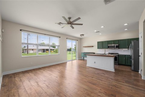 House in Punta Gorda, Florida 4 bedrooms, 181.81 sq.m. № 2216997 - photo 16