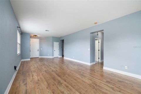 House in Punta Gorda, Florida 4 bedrooms, 181.81 sq.m. № 2216997 - photo 9