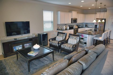 House in Kissimmee, Florida 8 bedrooms, 375.42 sq.m. № 1846538 - photo 6