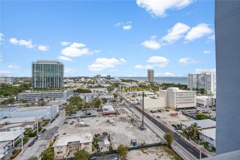 Condo in Miami Beach, Florida, 1 bedroom  № 2041818 - photo 17