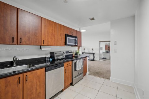 Condo in Miami Beach, Florida, 1 bedroom  № 2041818 - photo 24