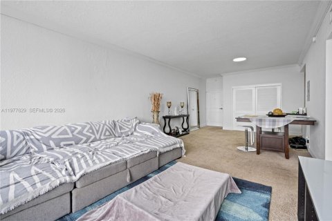 Condo in Miami Beach, Florida, 1 bedroom  № 2041818 - photo 18
