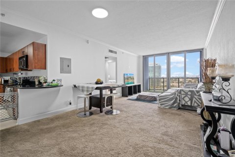 Condo in Miami Beach, Florida, 1 bedroom  № 2041818 - photo 10