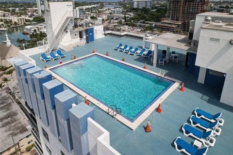 Condo in Miami Beach, Florida, 1 bedroom  № 2041818 - photo 4