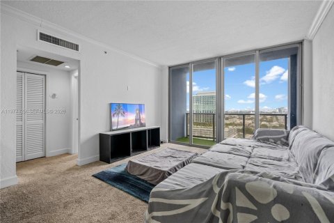 Condo in Miami Beach, Florida, 1 bedroom  № 2041818 - photo 12