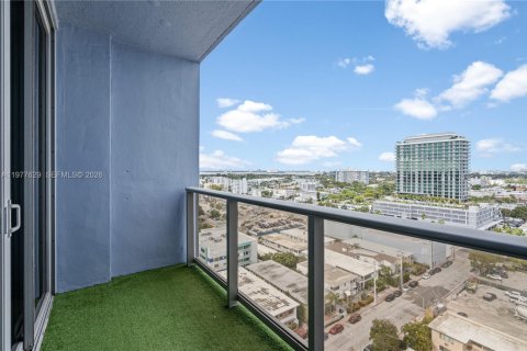 Condo in Miami Beach, Florida, 1 bedroom  № 2041818 - photo 15