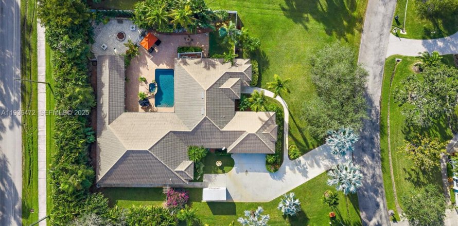 Casa en Palm City, Florida 5 dormitorios, 423.17 m2 № 1994510