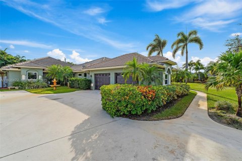Casa en venta en Palm City, Florida, 5 dormitorios, 423.17 m2 № 1994510 - foto 7