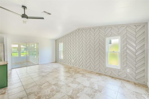 House in Hudson, Florida 3 bedrooms, 149.29 sq.m. № 1808496 - photo 9