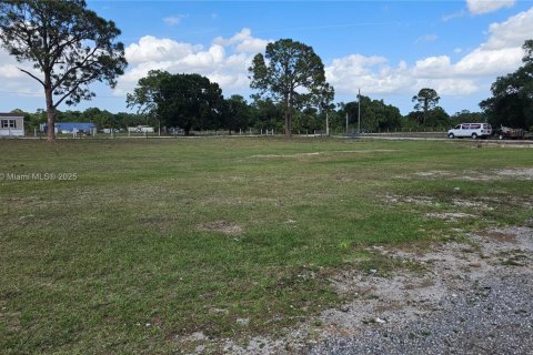 House in Clewiston, Florida 1 bedroom, 83.61 sq.m. № 1868611 - photo 4
