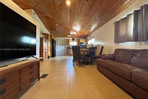 House in Clewiston, Florida 1 bedroom, 83.61 sq.m. № 1868611 - photo 6