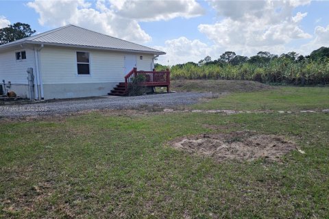 House in Clewiston, Florida 1 bedroom, 83.61 sq.m. № 1868611 - photo 2