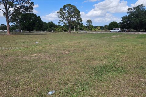 House in Clewiston, Florida 1 bedroom, 83.61 sq.m. № 1868611 - photo 5