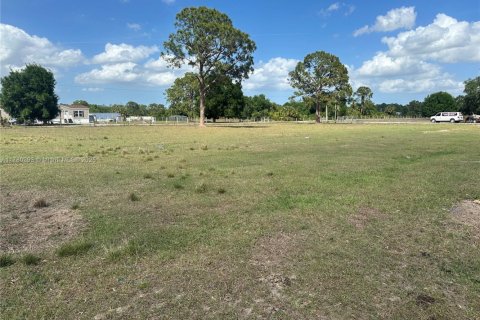House in Clewiston, Florida 1 bedroom, 83.61 sq.m. № 1868611 - photo 16